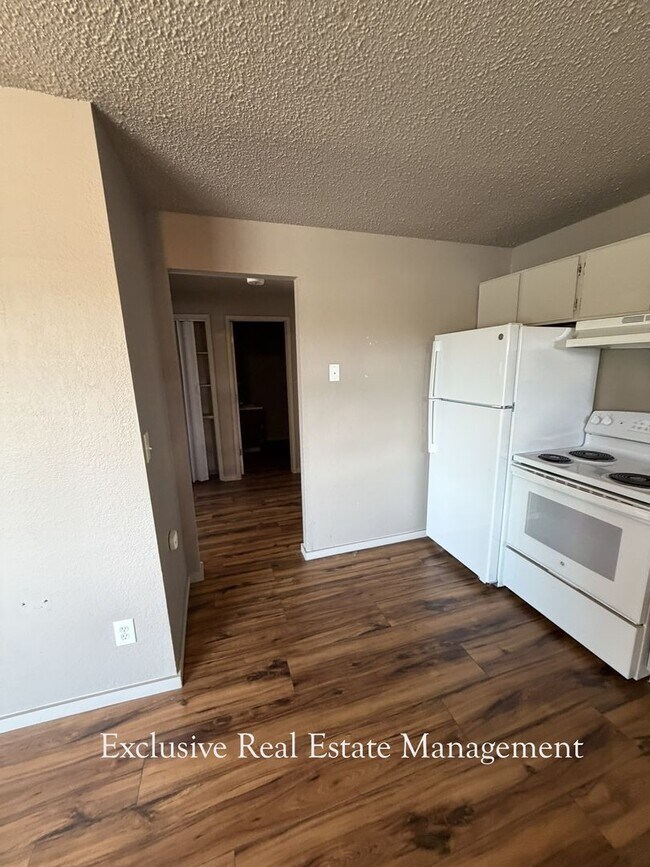 Photo - 608 Riverside Dr Unit #04