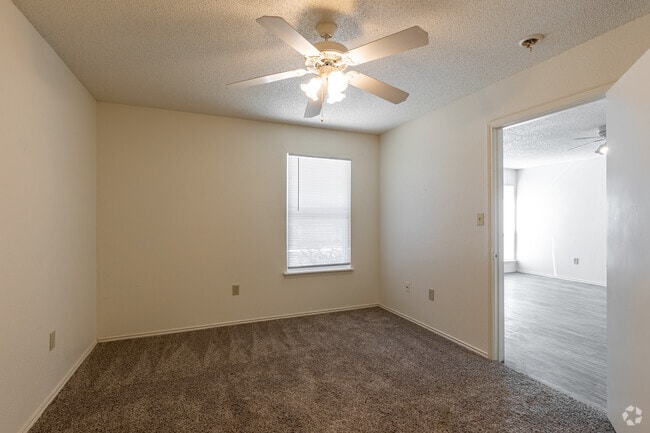 1BR, 1BA - 612SF - Bedroom