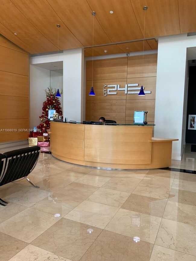 Photo - 350 NE 24th St Unidad 609