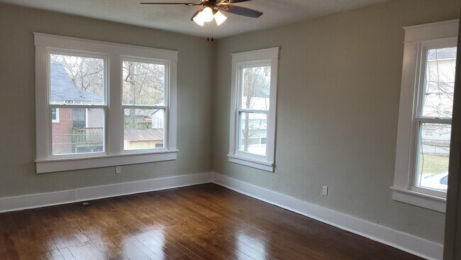 Photo - 3605 W Markham St