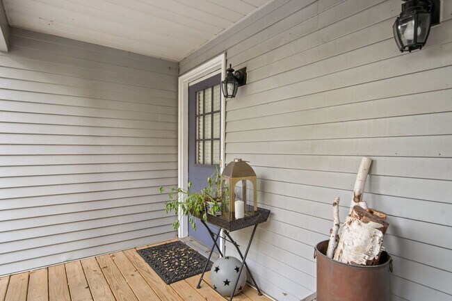 Photo - 103 N Bennett St