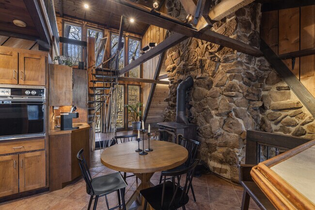 Photo - Treehouse On Riverview