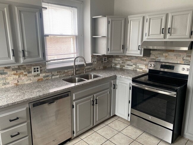 1701-1707-1707 Summit St Unit 1701 N. Summit Street