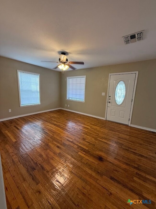 Photo - 784 Samuels St