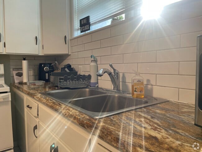 Building Photo - 719 East Fremont Street Unit APT #1