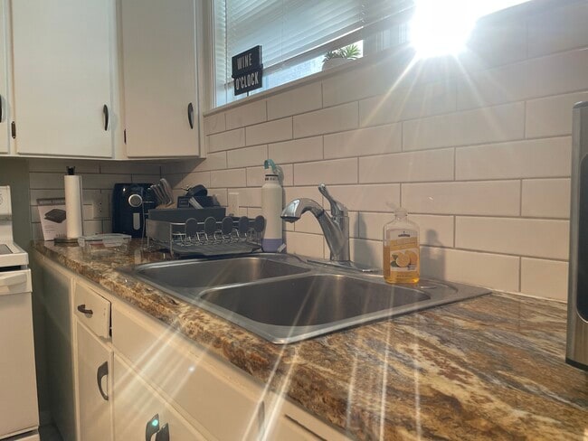 Building Photo - 719 East Fremont Street Unit APT #1