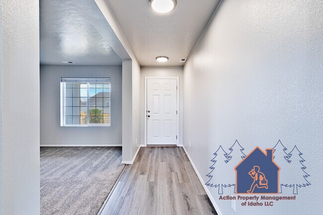 Photo - 3181 Saratov Ave