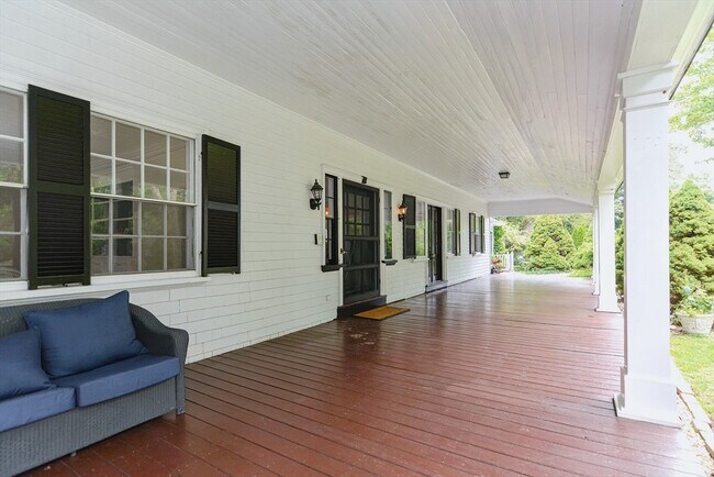 Photo - 135 Bridge St