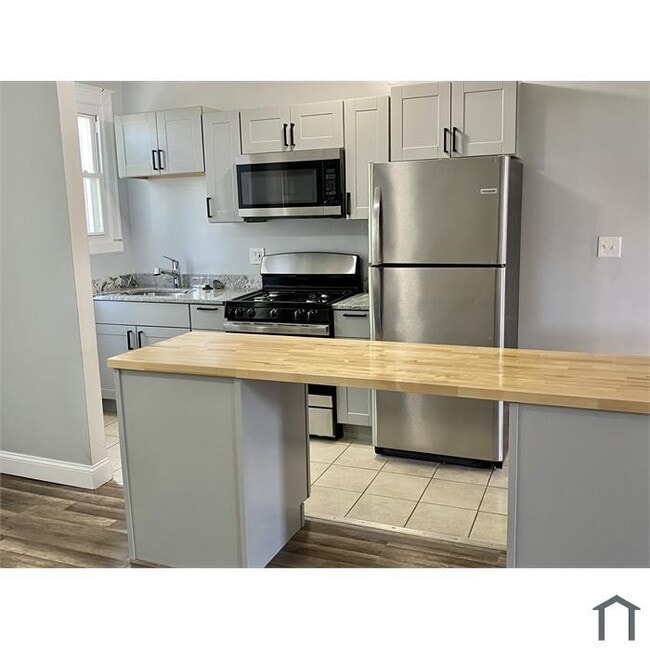 Building Photo - 3 Bedroom Plus Den Rental