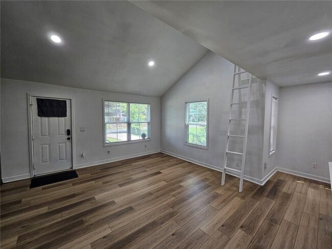 2107 Pinehurst Dr