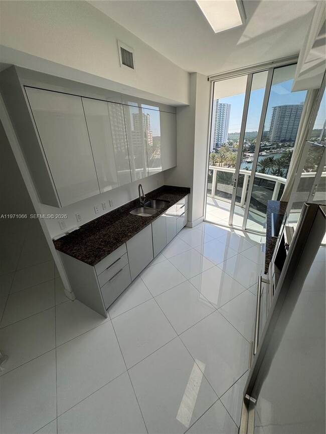 Photo - 15901 Collins Ave Unit 505