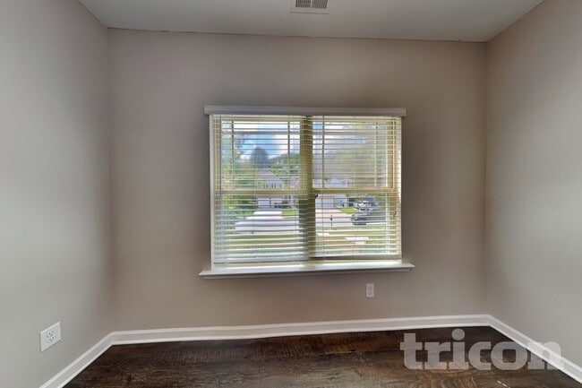 Photo - 147 Southwind Ln