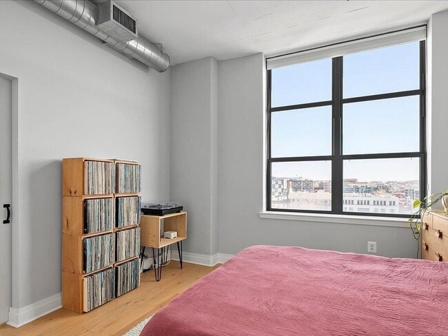 Building Photo - 2020 12th St NW Unit PH 812