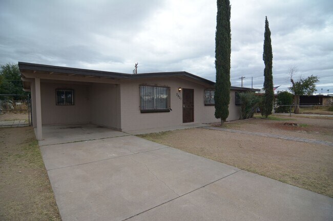 Photo - Charming 3 Bedroom 2 Bath Home! South Tucs...