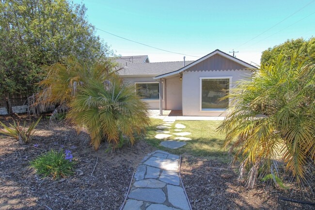 Building Photo - 1 Bed, 1 Bath Cottage in Grover Beach Rental