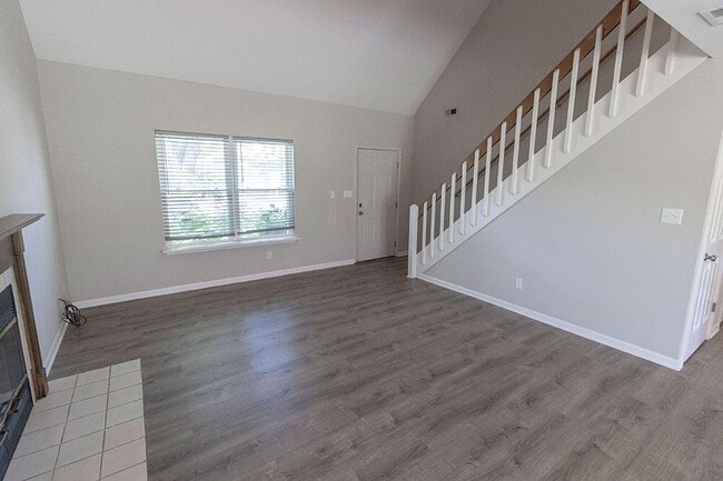 Photo - 1915 Greenleaves Ct