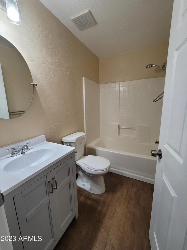 Photo - 532 W 9th St Unit Apt 101