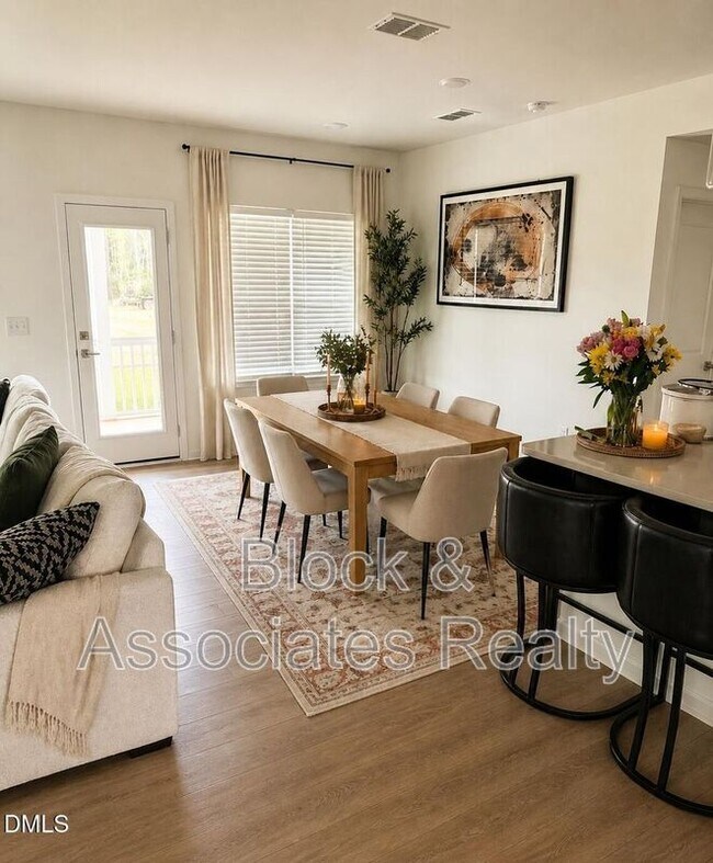 Photo - 112 Moonflower Ln