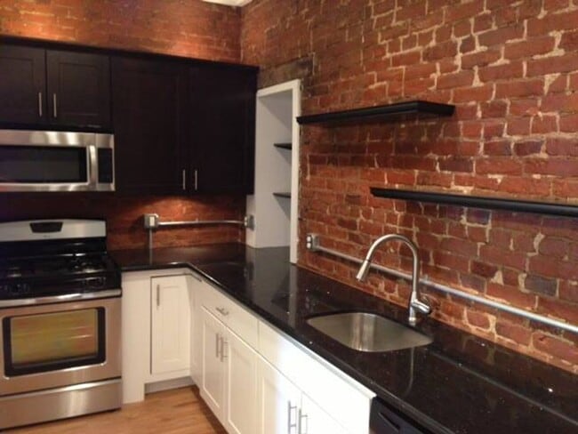 Photo - Beautiful 3 bed, 1 bath luxury apartment S... Unit 1