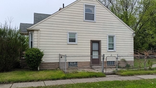 Photo - 3 bedroom 1 Bath Bungalow - Now Available!