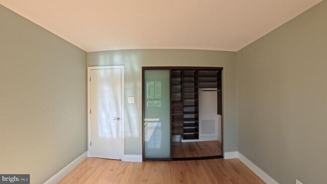 Photo - 1800 Old Meadow Rd Unidad 204
