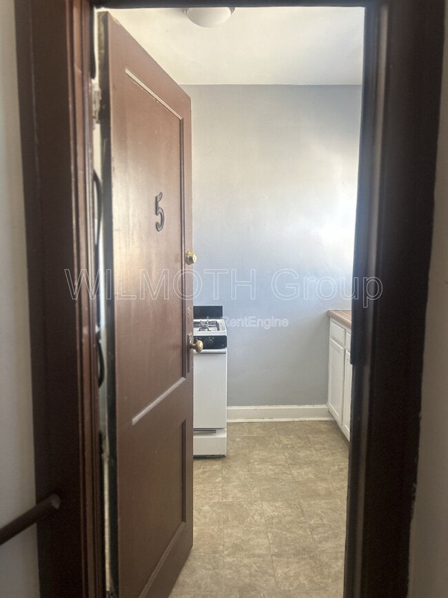 Photo - 636 E 37th St Unit Apt 5