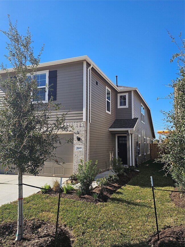 Photo - 5207 Shallowhurst Ln