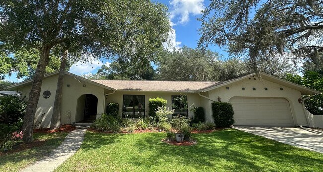 Building Photo - 4 Bedroom Pool Home in Longwood!