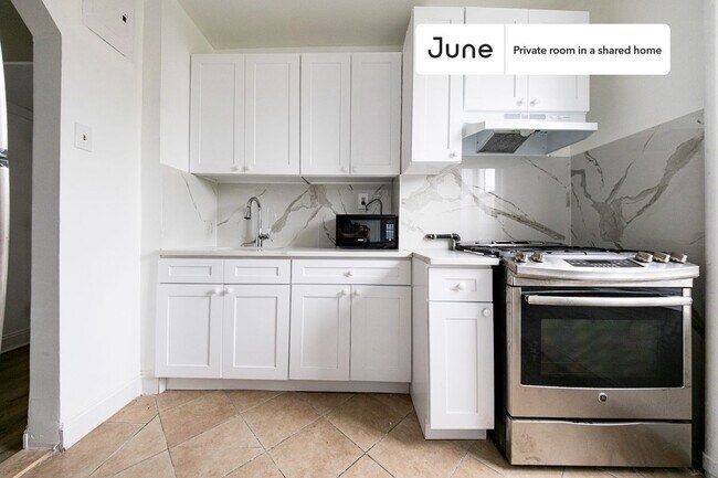 Room in Shared 4 bed/1 bath home in Sunset Park