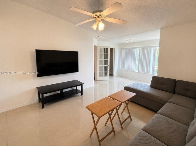 Photo - 2926 S University Dr Unidad 6306
