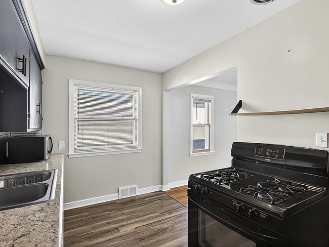 Photo - 5212 Bloomington Ave