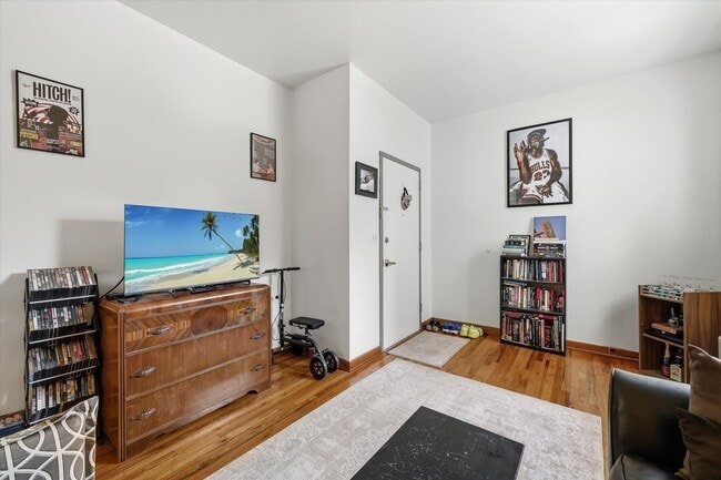Building Photo - 416 68th St Unit 15