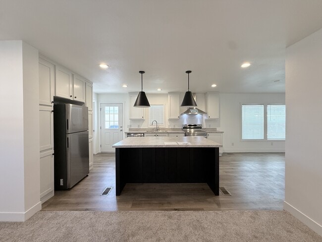 Photo - 2060 N Center St