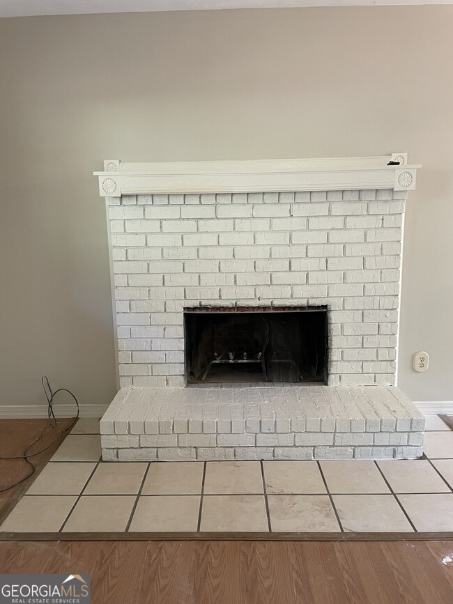 Photo - 2983 Deshong Dr SW