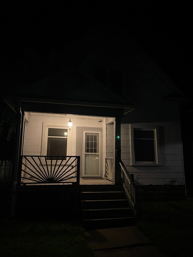 Building Photo - 815 11th St Rental