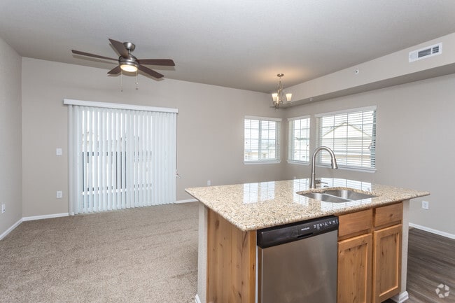 1BR, 1BA - Crestone