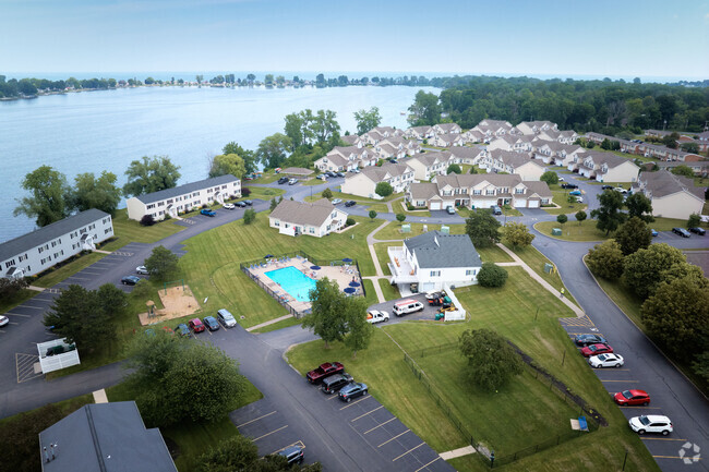 Long Pond Shores Waterfront Apartments - Long Pond Shores Waterfront Apartments