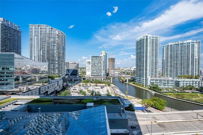 Photo - 68 SE 6th St Unidad 1510