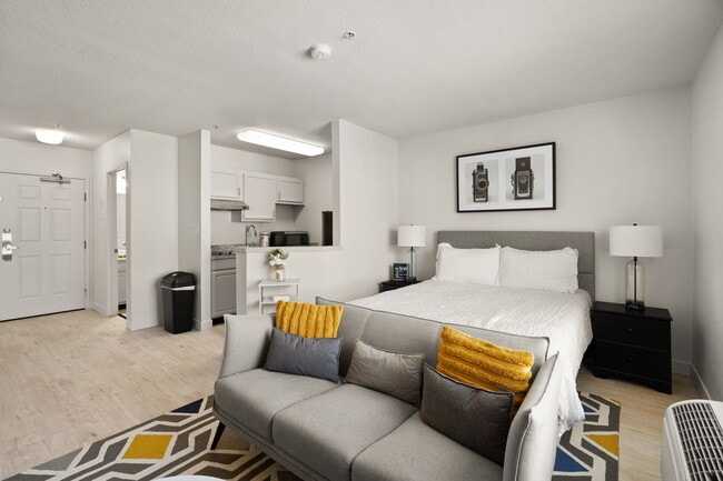 Building Photo - AVIA North Shore