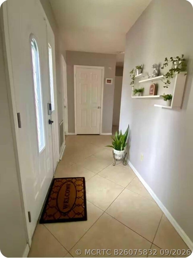 122 Riomar Dr