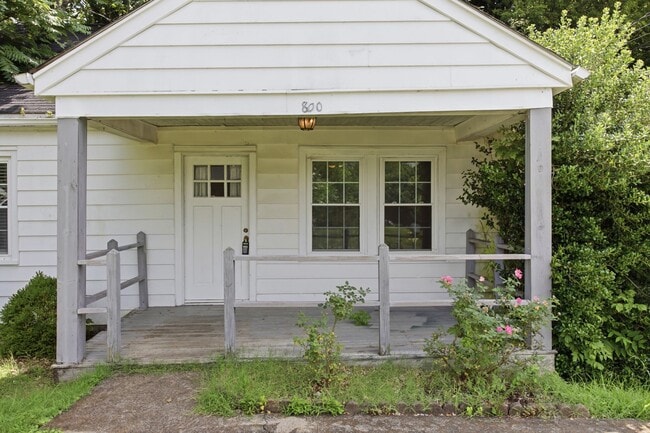 Photo - 800 Fleming St