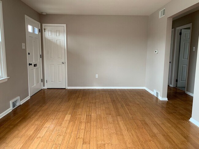 Photo - 525 Hilton Dr