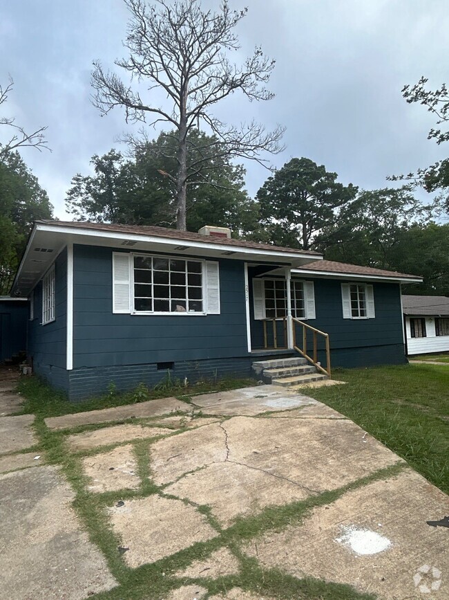 Building Photo - 2517 Coronet Pl Rental