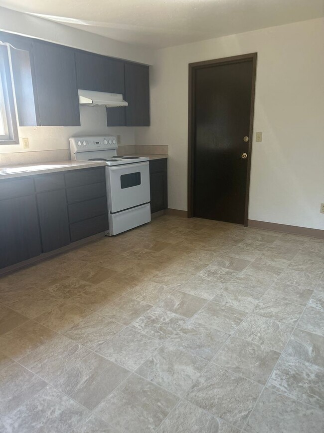 Photo - 1640 SE Geary St Unit #4