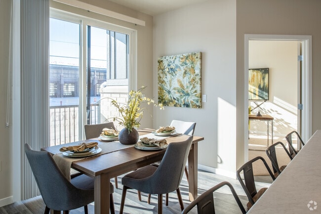 2BR, 2BA - 1038SF