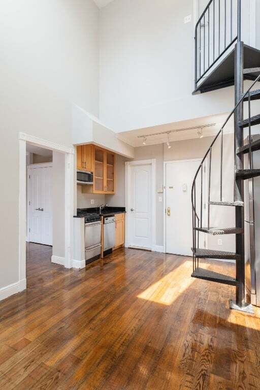 Photo - 350 W 21st St Unit 7