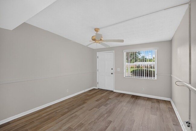 Photo - 87 Saratoga Cir S