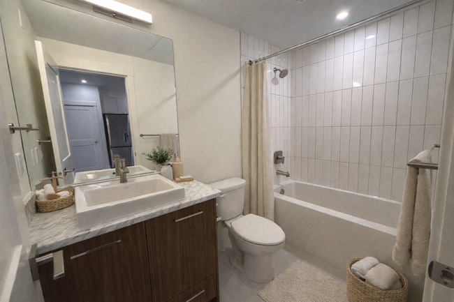 Photo - 5382-200 200 St