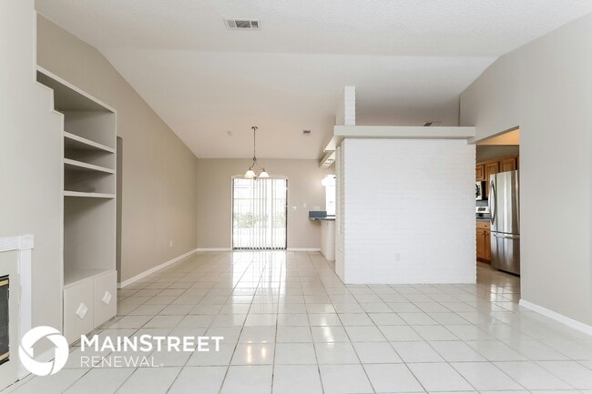 Photo - 350 NE Genesee Ave