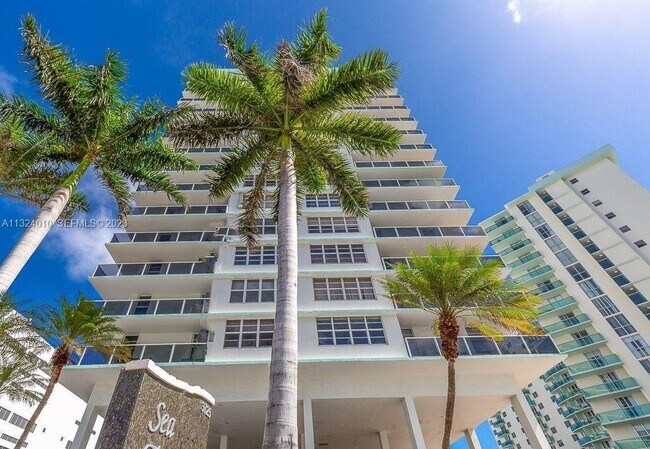 Building Photo - 3725 S Ocean Dr Unit 1521